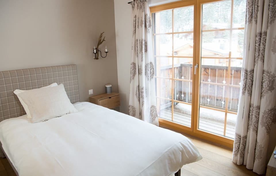 Children's bedroom with balcony