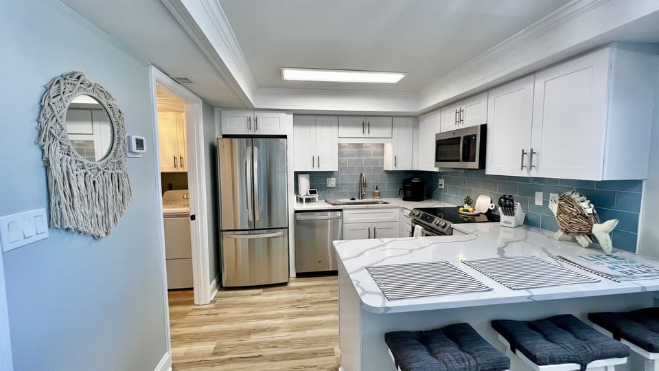 Remodeled kitchen w/1/2 bath