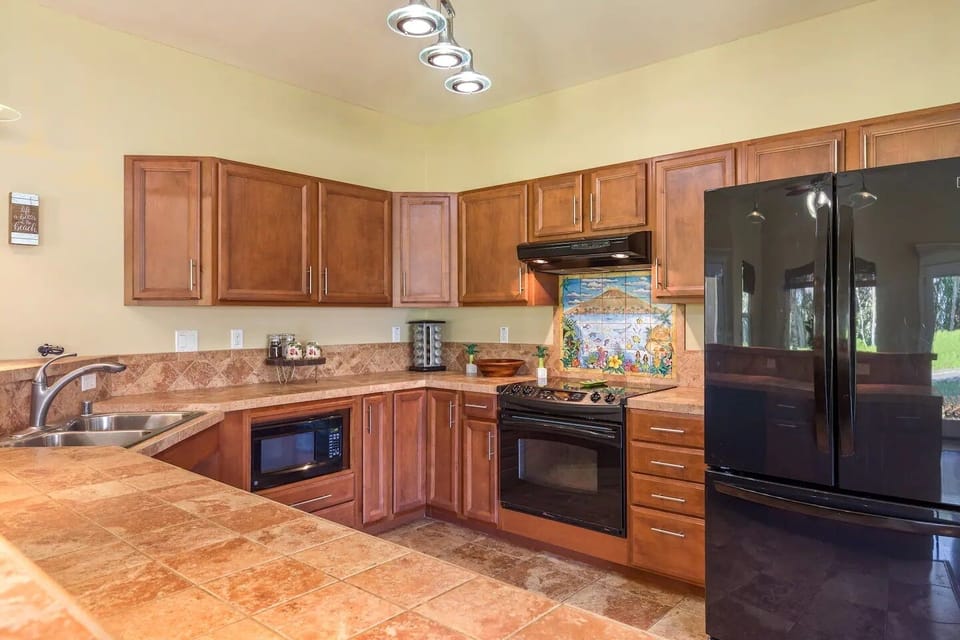 Well equipped kitchen with all the applainces you'll need