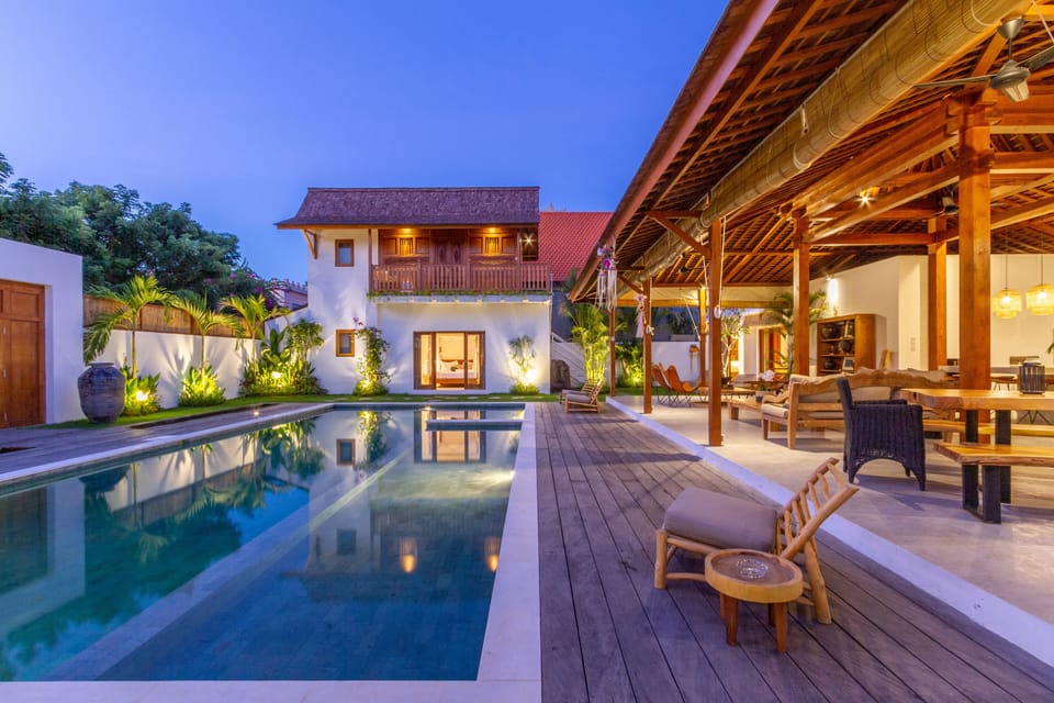 Side view of the villa's outside area 