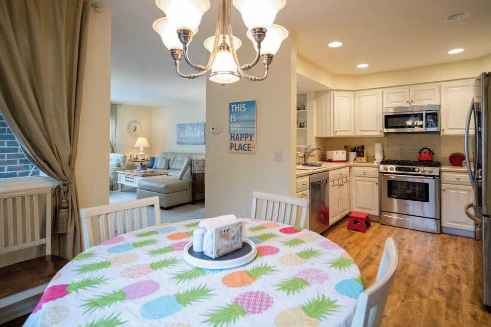 Fully Stocked Kitchen with Dining Table and Seating for 4