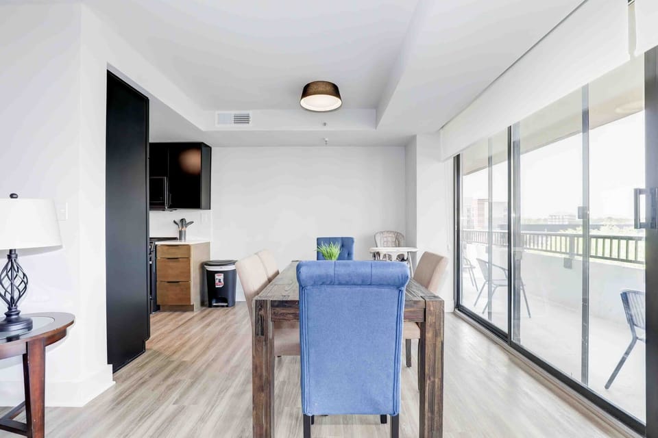 Spacious table seating