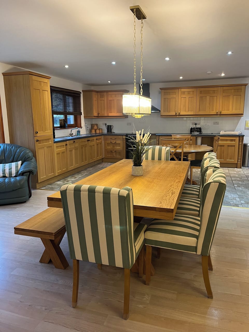 Kitchen / dining room connecting to living room