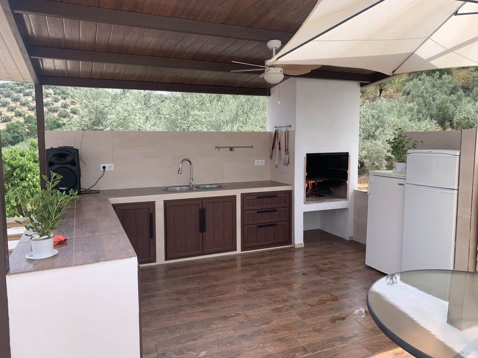 Outside Kitchen with Barbeque (2)