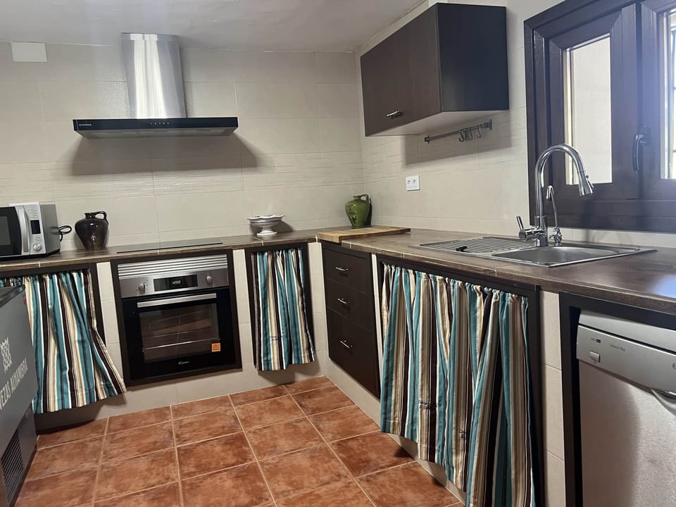 Interior Kitchen (2)