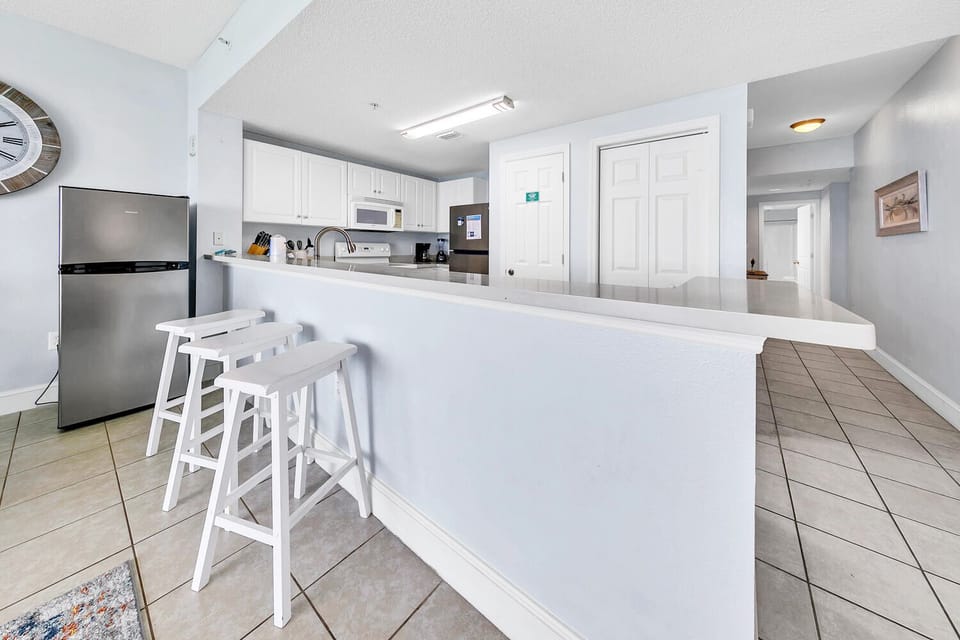 Eat-in bar seating