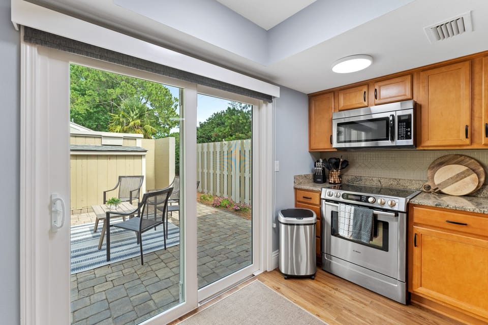 What a lovely kitchen with Bosch appliances!