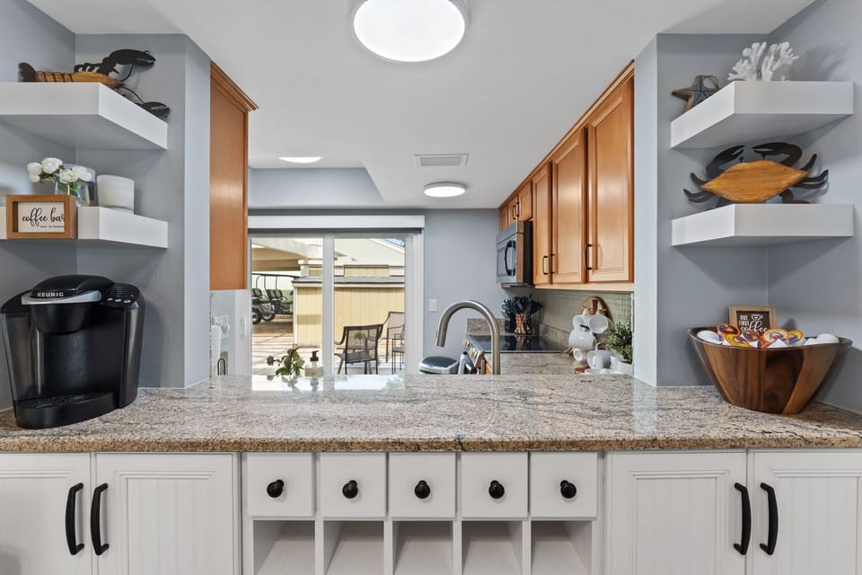Pass-through to the kitchen