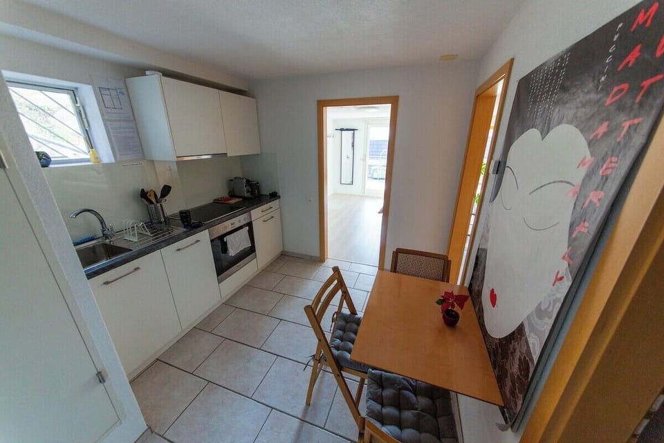 Full kitchen photo 2