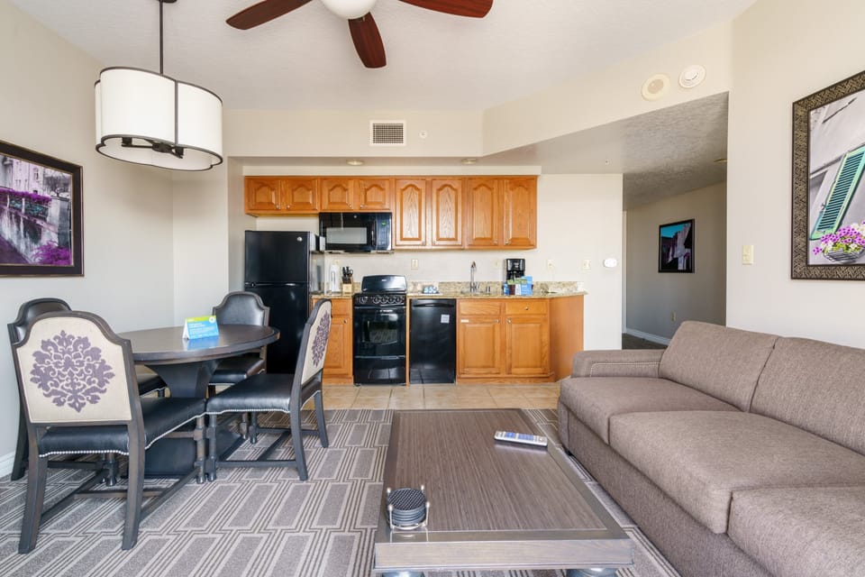 14 grand desert 2 bedroom - living area (7).jpg