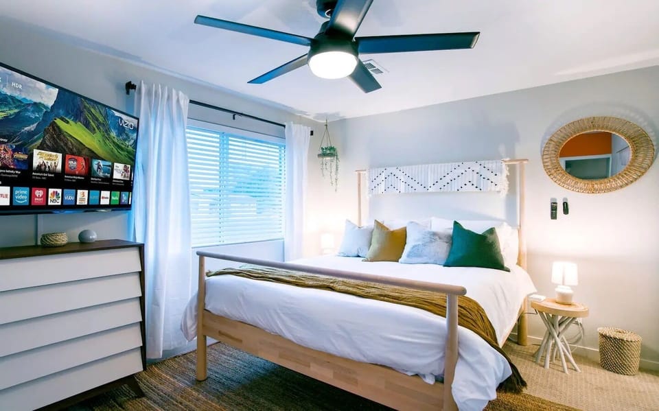 Plenty of storage, and of course a Full-Sized Body Mirror.