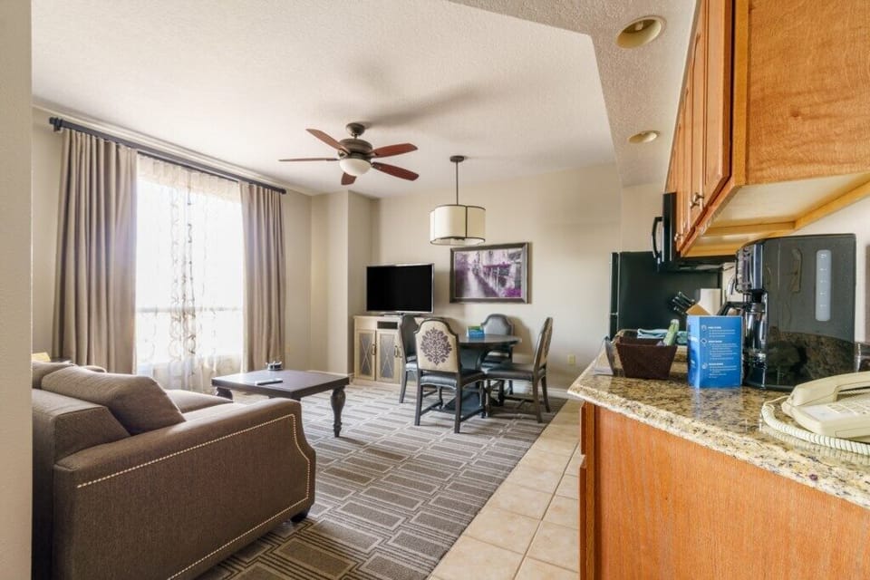 14granddesert2bedroom-livingarea(5)