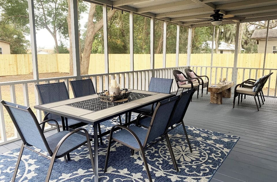 Outdoor dining