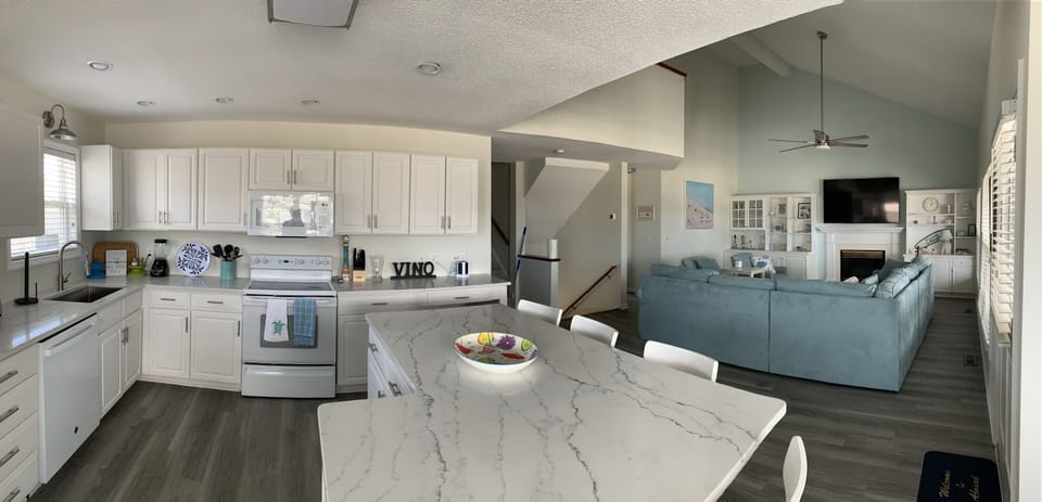 Additional kitchen & great room photo
