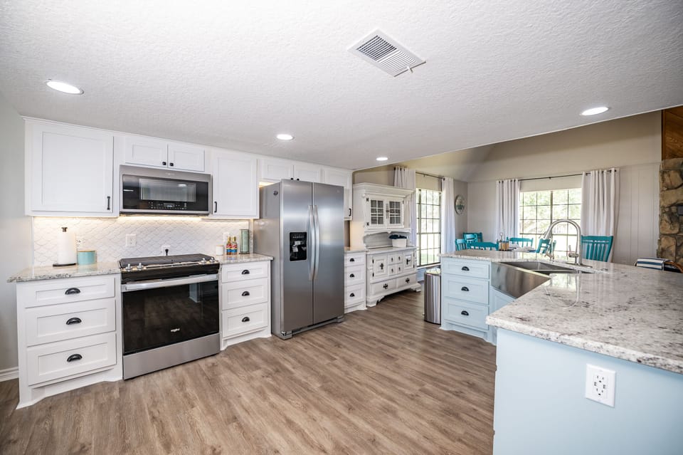 Fabulous kitchen with tons of space and everything you will need!
