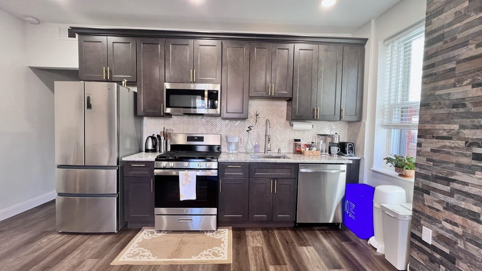 Full Kitchen W/Dishwasher, Toaster, Coffee maker, WaterBoiler, WaterFilter, Pots