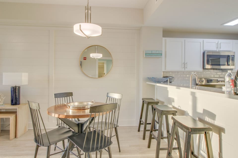 Barstool seating perfect for breakfast and brunch!