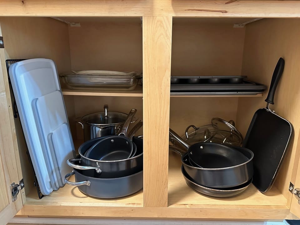 Nice selection of pots and pans, bakeware, cutting boards, and more!