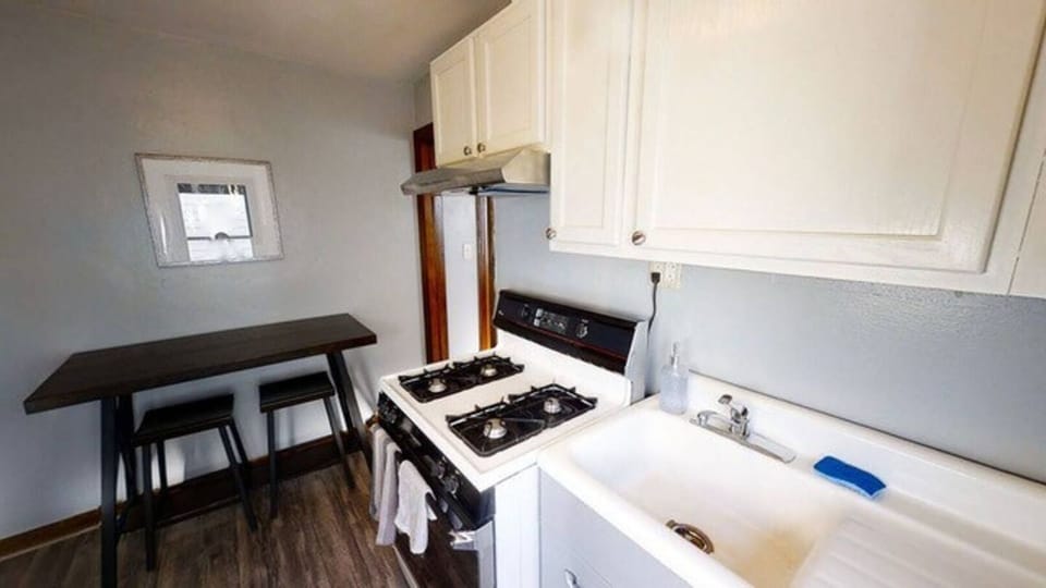 Kitchen with dining table