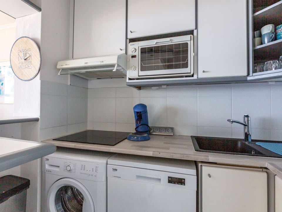 Kitchen Sink, Property, Sink, Cabinetry, Product, Kitchen Appliance, Kitchen Stove, Kitchen, Home Appliance, Countertop