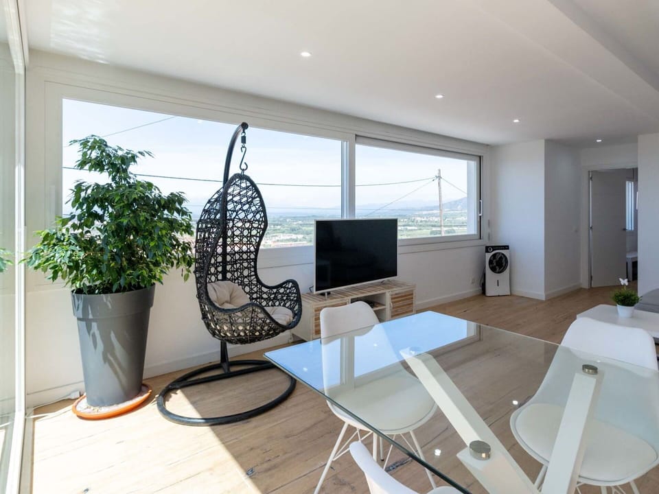 Building, Property, Plant, Furniture, Flowerpot, Table, Houseplant, Desk, Window