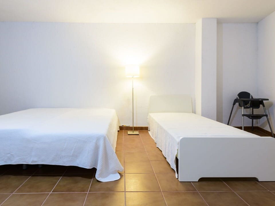 Furniture, Property, Comfort, Wood, Pillow, Textile, Shade, Bed Frame, Lighting, Building