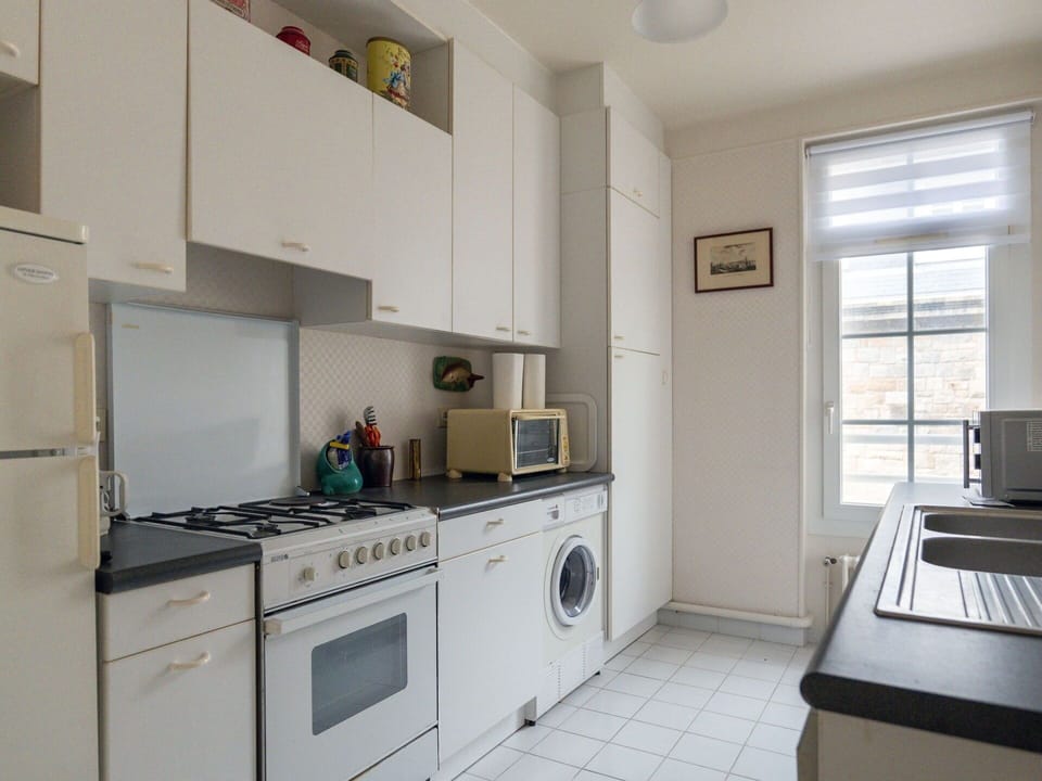 Cabinetry, Countertop, Property, White, Kitchen Appliance, Kitchen, Kitchen Stove, Window, Home Appliance, Kitchen Sink