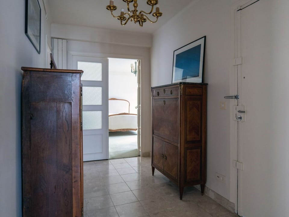 Cabinetry, Property, Door, Wood, Interior Design, Wood Stain, Flooring, Floor