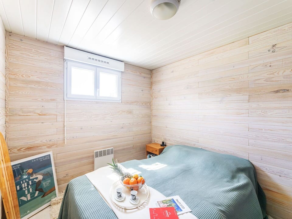 Building, Window, Comfort, Wood, Interior Design, Floor, House, Flooring, Shade, Tableware