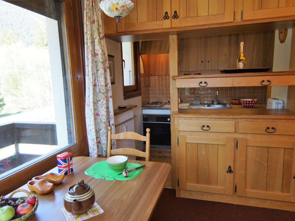 Cabinetry, Furniture, Table, Property, Tableware, Plant, Countertop, Building, Kitchen Sink, Sink