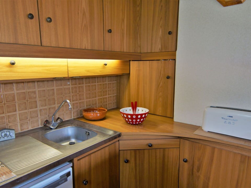 Cabinetry, Countertop, Kitchen Sink, Property, Sink, Furniture, Building, Kitchen Appliance, Kitchen, Wood