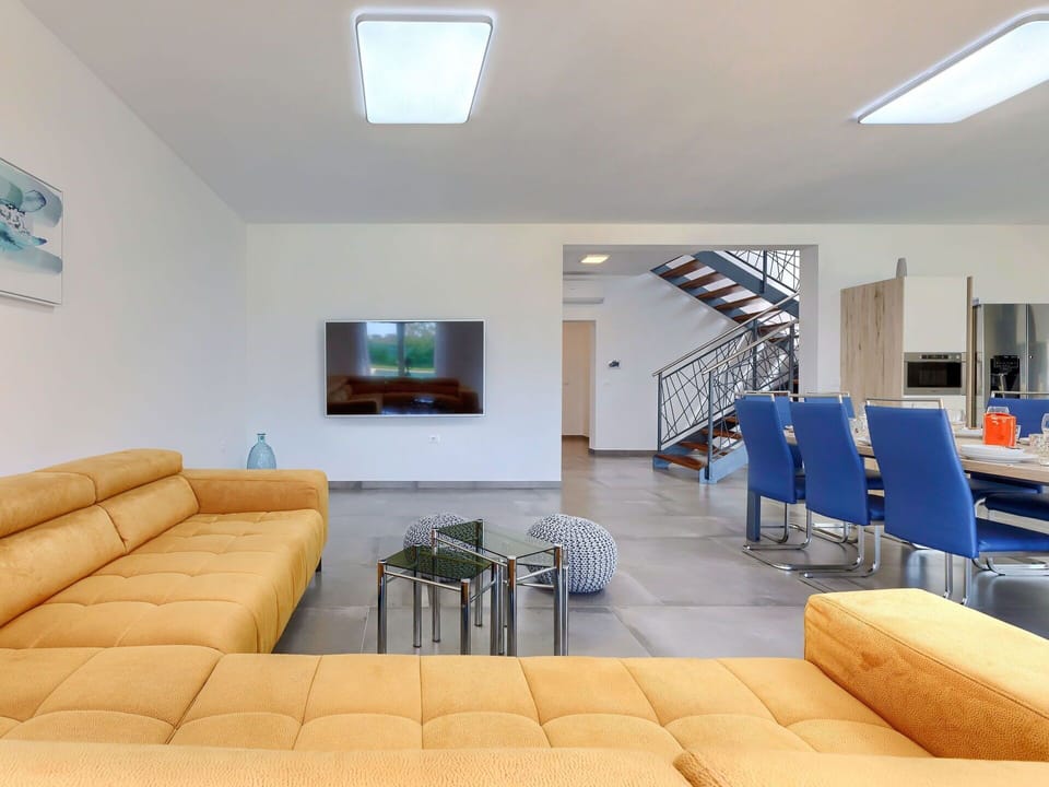 Property, Furniture, Couch, Azure, Comfort, Interior Design, Wood, Flooring, Floor, Living Room