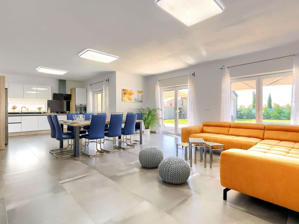 Furniture, Property, Window, Table, Couch, Houseplant, Plant, Chair, Interior Design, Flooring