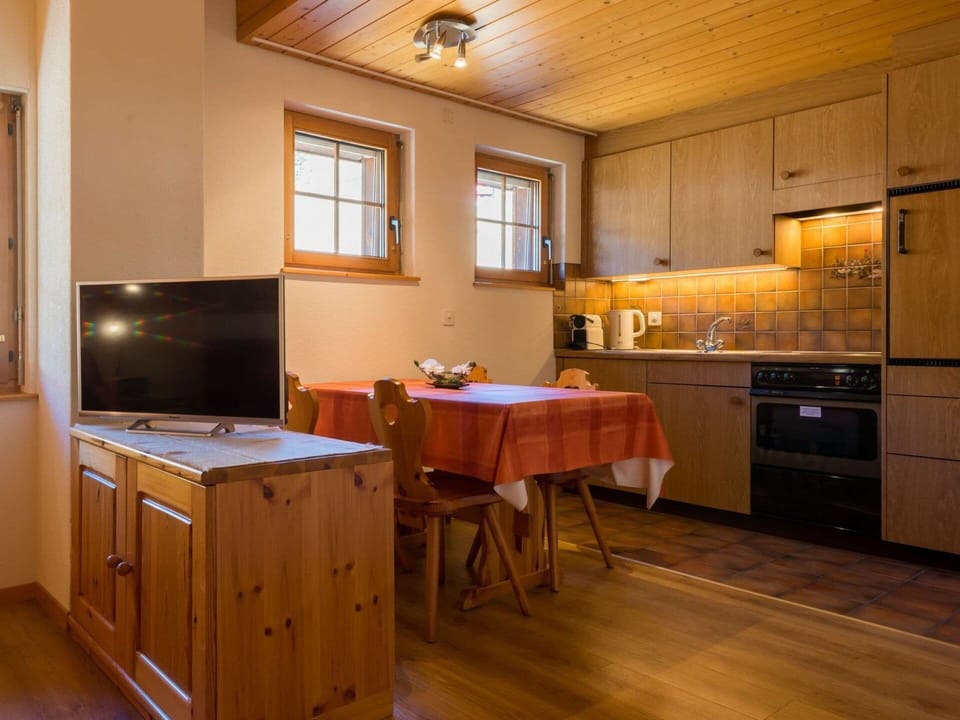 Cabinetry, Property, Countertop, Window, Wood, Lighting, Interior Design, Drawer, Kitchen, Flooring