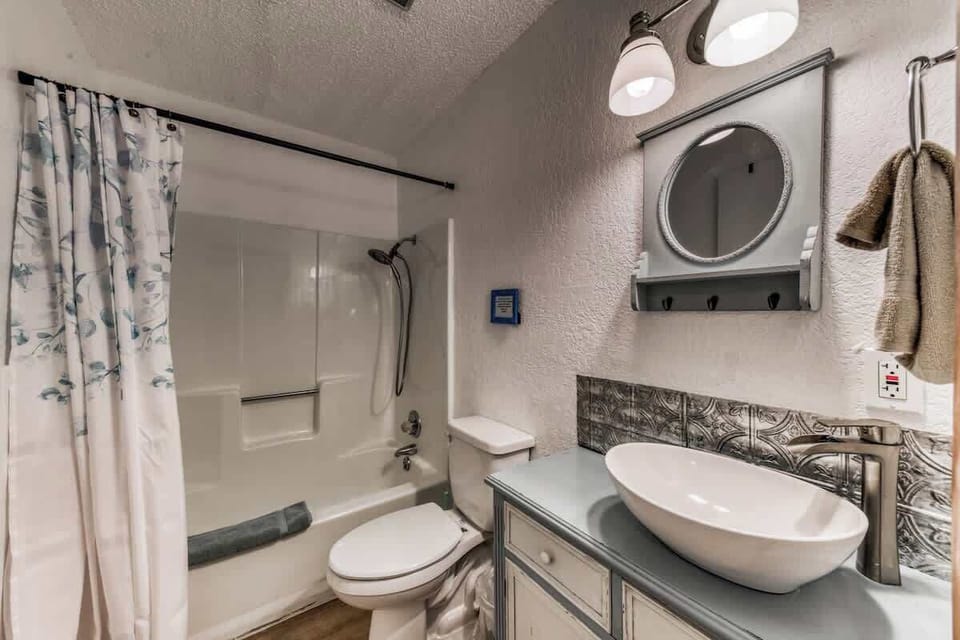 Guest Bath with shower/tub combo.