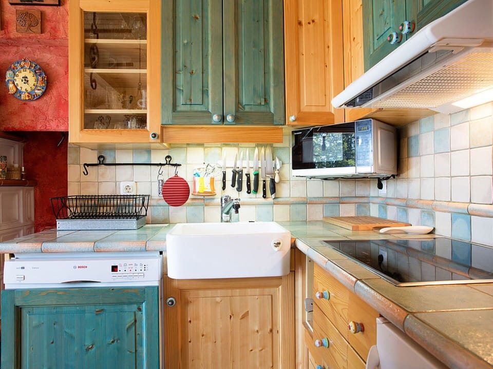 Cabinetry, Furniture, Countertop, Kitchen Sink, Property, Building, Sink, Tap, Kitchen Stove, Kitchen
