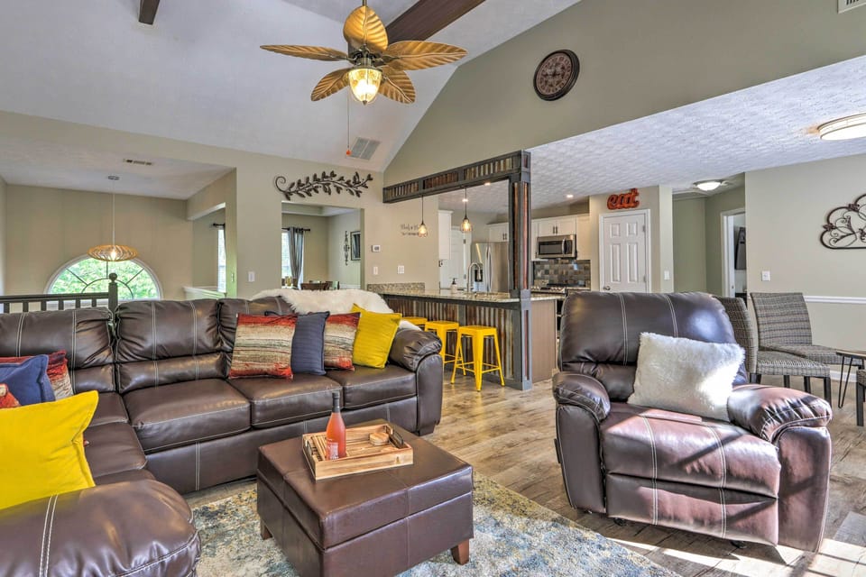 Living Room | Smart TV | Fireplace