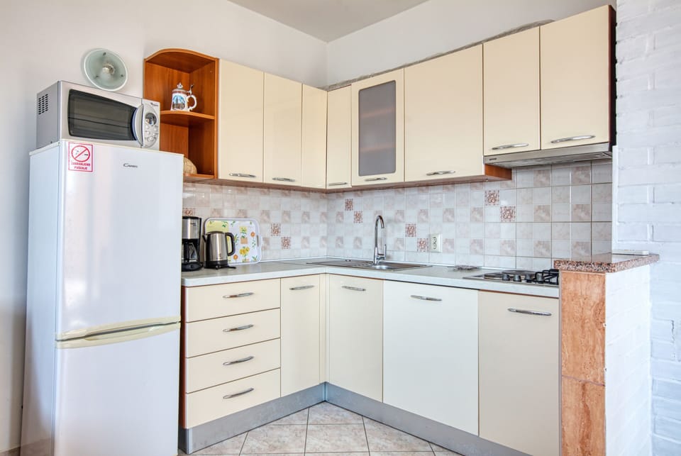 Kitchen 1
