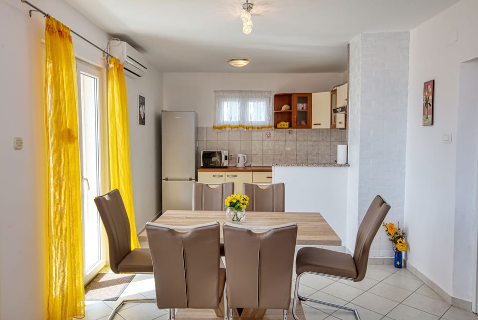 Dining room 2