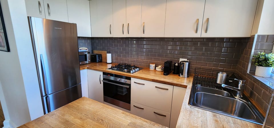Neat and well equipped kitchen