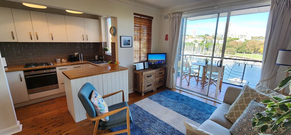 Comfortably and thoughtfully furnished apartment.  Balcony with harbour views.