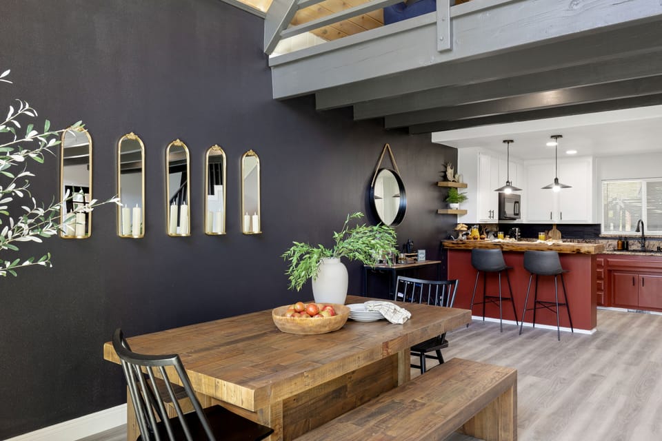 Large dining table with plenty of room for everyone.