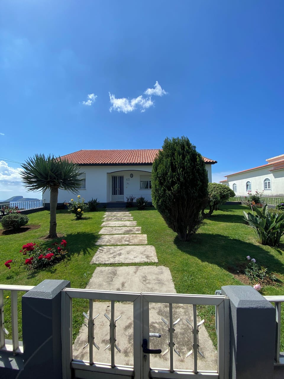 Casa Azevedo front, street view and entrance