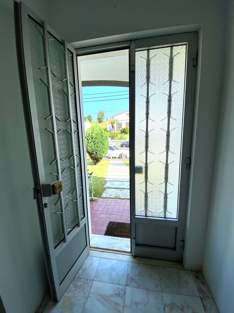 Casa Azevedo front, street view from entrance to street