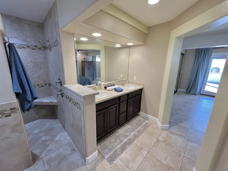 Dual sinks in Master Bathroom
