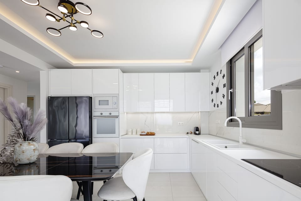 The self-catering kitchen guarantees evenings filled with family meals.