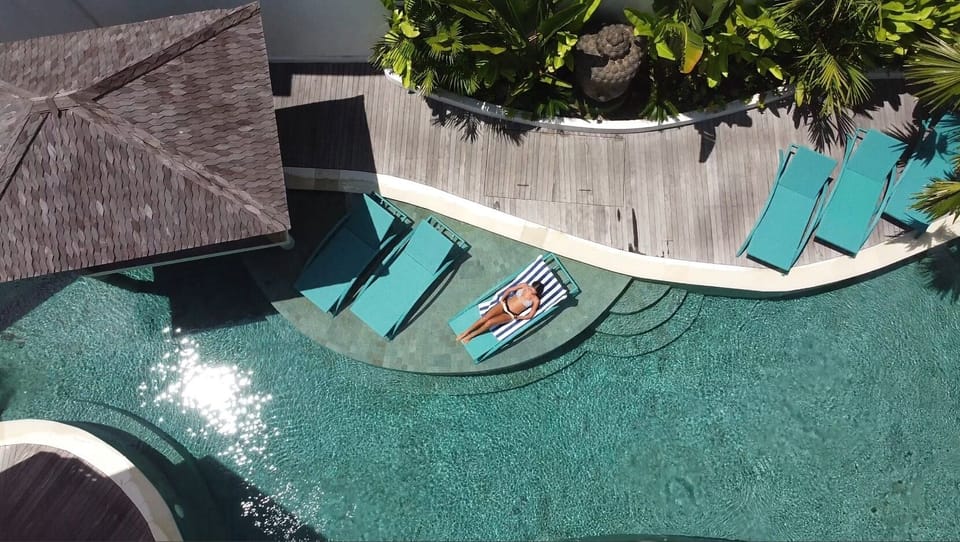 BERAWA,2 next door villas 13 Bedrooms, Big groups up to 28 pax Villa in North Kuta