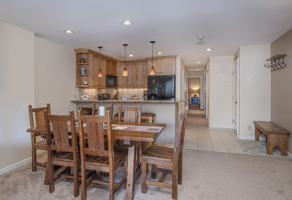 Dining table seating for 6