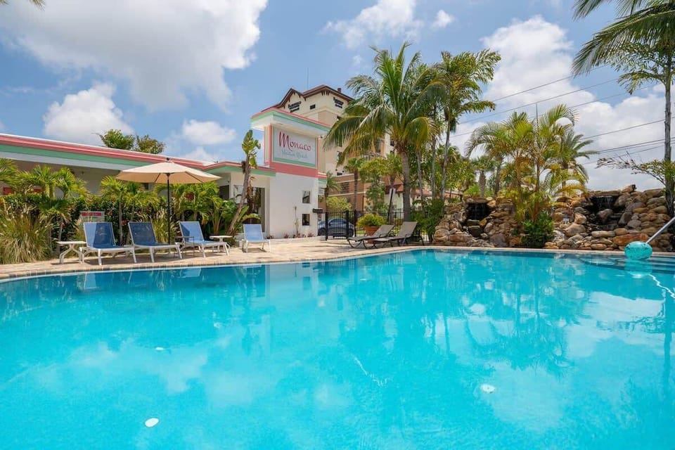 29 Guests can visit our office to grab complimentary espresso, sodas, and bottled water. Open daily from 9 am to 5 pm.6