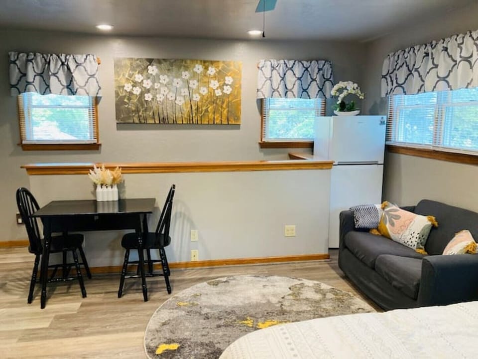 leaving room/ dinning area